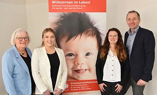 Mechthild Fernhomberg (v. l.), Praktikantin Jana Wilm, Lydia Denecke und Vorstand Thomas Rudolphi verzeichnen eine gute Nachfrage ihres Angebotes. - Pressebüro Flüter Mechthild Fernhomberg (v. l.), Praktikantin Jana Wilm, Lydia Denecke und Vorstand Thomas Rudolphi verzeichnen eine gute Nachfrage ihres Angebotes. - Pressebüro Flüter
