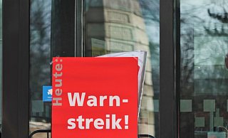 Viele Erziehende sowie Busfahrerinnen und -fahrer legen ihre Arbeit nieder. - dpa/Ann-Marie Utz Viele Erziehende sowie Busfahrerinnen und -fahrer legen ihre Arbeit nieder. - dpa/Ann-Marie Utz