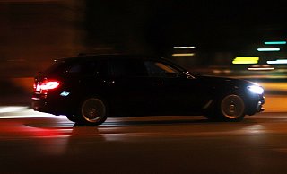 Die Polizei kontrollierte am Freitag zahlreiche Autofahrer - auch einen Raser, der mit 185 Stundenkilometern auf der B61 in Richtung Birne schoss. MT-Symbolfoto: - Alex Lehn Die Polizei kontrollierte am Freitag zahlreiche Autofahrer - auch einen Raser, der mit 185 Stundenkilometern auf der B61 in Richtung Birne schoss. MT-Symbolfoto: - Alex Lehn