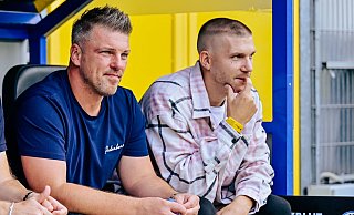 SCP-Coach Lukas Kwasniok und sein Schützling Robert Leipertz (r.), der hier in Zivil im Heimspiel gegen Osnabrück auf der Bank sitzt, hatten auch in der Hinrunde so manchen Spruch auf Lager. - Besim Mazhiqi SCP-Coach Lukas Kwasniok und sein Schützling Robert Leipertz (r.), der hier in Zivil im Heimspiel gegen Osnabrück auf der Bank sitzt, hatten auch in der Hinrunde so manchen Spruch auf Lager. - Besim Mazhiqi