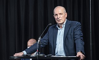 Seit zwei Jahren an der Spitze eines Klubs, für den ein zweiter Abstieg nun erhebliche Einschnitte zur Folge hätte: Arminia-Präsident Rainer Schütte. - Joerg Dieckmann - www.dieckmann-fotodesign.de Seit zwei Jahren an der Spitze eines Klubs, für den ein zweiter Abstieg nun erhebliche Einschnitte zur Folge hätte: Arminia-Präsident Rainer Schütte. - Joerg Dieckmann - www.dieckmann-fotodesign.de