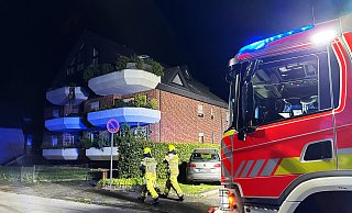 Die Paderborner Feuerwehr rückte in der Nacht zu Montag zu einem gemeldeten Zimmerbrand in den Erlenweg in der Stadtheide aus. - Ralph Meyer Die Paderborner Feuerwehr rückte in der Nacht zu Montag zu einem gemeldeten Zimmerbrand in den Erlenweg in der Stadtheide aus. - Ralph Meyer