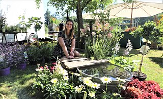 Charmaine Haid vom Veranstalter Evergreen in Kassel freut sich auf die Besucher des Gartenfestes in Corvey. - Simone Flörke Charmaine Haid vom Veranstalter Evergreen in Kassel freut sich auf die Besucher des Gartenfestes in Corvey. - Simone Flörke