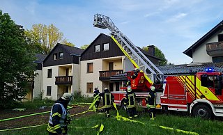 Die Feuerwehr war wieder mit einer Drehleiter im Einsatz. - Feuerwehr Bad Wünnenberg Die Feuerwehr war wieder mit einer Drehleiter im Einsatz. - Feuerwehr Bad Wünnenberg
