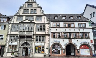 Die denkmalgeschützte Fassade des Heisingschen Hauses und das benachbarte Haus Marienplatz 2a sind Teil des Gesamtprojekts Stadthaus - im Untergrund gab es allerdings eine Überraschung. - Filip Flöhl Die denkmalgeschützte Fassade des Heisingschen Hauses und das benachbarte Haus Marienplatz 2a sind Teil des Gesamtprojekts Stadthaus - im Untergrund gab es allerdings eine Überraschung. - Filip Flöhl