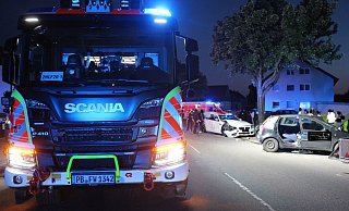 Ein 6er BMW und ein Fiat Punto kollidierten auf dem Dr.-Rörig-Damm. - Feuerwehr Paderborn Ein 6er BMW und ein Fiat Punto kollidierten auf dem Dr.-Rörig-Damm. - Feuerwehr Paderborn