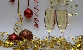 An Silvester haben Paderbornerinnen und Paderborn zahlreiche Möglichkeit, um ins neue Jahr zu feiern. - Symbolbild/Pixabay An Silvester haben Paderbornerinnen und Paderborn zahlreiche Möglichkeit, um ins neue Jahr zu feiern. - Symbolbild/Pixabay