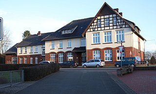 Ehrenamtliche haben die alte Grunschule in Meißen gerettet und daraus einen Treffpunkt für den Stadtteil entwickelt. Jetzt erhält der Verein Fördermittel des Landes für die Umgestaltung des Außenbereichs. MT-Archivfoto: - Alex Lehn Ehrenamtliche haben die alte Grunschule in Meißen gerettet und daraus einen Treffpunkt für den Stadtteil entwickelt. Jetzt erhält der Verein Fördermittel des Landes für die Umgestaltung des Außenbereichs. MT-Archivfoto: - Alex Lehn