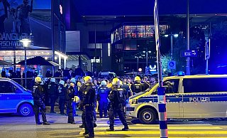 Es kommt am Bielefelder Hauptbahnhof zu Ausschreitungen nach dem Arminia-Spiel. - Paul Brinkmann Es kommt am Bielefelder Hauptbahnhof zu Ausschreitungen nach dem Arminia-Spiel. - Paul Brinkmann