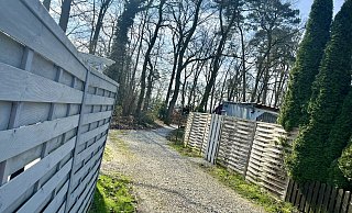 Sichtschutzwände grenzen die Parzellen auf dem Boker Campingplatz ab. - Jens Reddeker Sichtschutzwände grenzen die Parzellen auf dem Boker Campingplatz ab. - Jens Reddeker