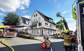 Mit zwei Drehleitern war die Feuerwehr Paderborn an der Kilianstraße im Einsatz. - Ralph Meyer Mit zwei Drehleitern war die Feuerwehr Paderborn an der Kilianstraße im Einsatz. - Ralph Meyer