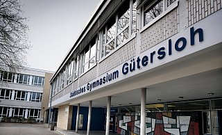 Schon jetzt ein großer Komplex: Das Städtische Gymnasium an der Schulstraße in Gütersloh soll für sieben Züge ausgebaut werden. - Andreas Frücht Schon jetzt ein großer Komplex: Das Städtische Gymnasium an der Schulstraße in Gütersloh soll für sieben Züge ausgebaut werden. - Andreas Frücht