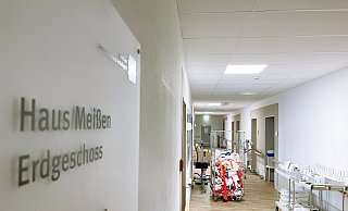 Die 117 Einzelzimmer, 16 Doppelzimmer, die Cafeteria und die Flure sind menschenleer. Was mit dem Gebäudekomplex weiter passiert, ist unklar. - Anja Peper Die 117 Einzelzimmer, 16 Doppelzimmer, die Cafeteria und die Flure sind menschenleer. Was mit dem Gebäudekomplex weiter passiert, ist unklar. - Anja Peper