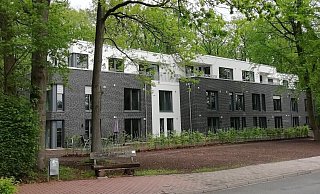 Sehr gut eingebunden ist das neue Jugendhilfe-Haus in die Parklandschaft zwischen Thomaskriche und Biberteich. - Karsten Schulz Sehr gut eingebunden ist das neue Jugendhilfe-Haus in die Parklandschaft zwischen Thomaskriche und Biberteich. - Karsten Schulz