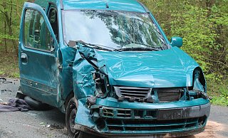Der Renault wurde abgeschleppt. - Polizei Minden-Lübbecke Der Renault wurde abgeschleppt. - Polizei Minden-Lübbecke