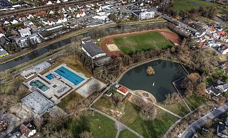 Das Else-Stadion (oben) wird es so bald nicht mehr geben. Dort entstehen verschiedene Fitness-Anlagen, Wege und auch eine Laufbahn. - Gerald Dunkel Das Else-Stadion (oben) wird es so bald nicht mehr geben. Dort entstehen verschiedene Fitness-Anlagen, Wege und auch eine Laufbahn. - Gerald Dunkel