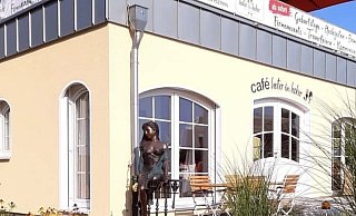 War ein Fall für die Polizei: Die Bronzestatue sitzt auf einem Bronzezaun. Und wurde offenbar das Opfer von Dieben. - Chemical Check War ein Fall für die Polizei: Die Bronzestatue sitzt auf einem Bronzezaun. Und wurde offenbar das Opfer von Dieben. - Chemical Check