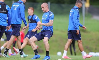 Sven Michel (M.) ist zurück. Der SCP-Rückkehrer absolvierte am Sonntag beim Trainingslager in Tirol seine erste Einheit bei seinem neuen alten Klub. - Oliver Krato Sven Michel (M.) ist zurück. Der SCP-Rückkehrer absolvierte am Sonntag beim Trainingslager in Tirol seine erste Einheit bei seinem neuen alten Klub. - Oliver Krato