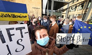 Gegen den Angriffskrieg Russlands auf die Ukraine protestieren auch die Menschen im Kreis Gütersloh. - Andreas Frücht Gegen den Angriffskrieg Russlands auf die Ukraine protestieren auch die Menschen im Kreis Gütersloh. - Andreas Frücht
