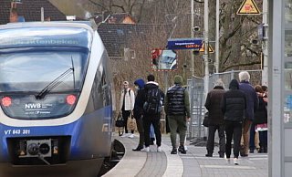 Die Eggebahn wird im Kreis Höxter von zahlreichen Reisenden genutzt. Jeder Veränderung ist, gerade für Pendler, von großer Bedeutung. - David Schellenberg Die Eggebahn wird im Kreis Höxter von zahlreichen Reisenden genutzt. Jeder Veränderung ist, gerade für Pendler, von großer Bedeutung. - David Schellenberg