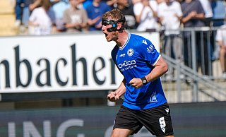 Noch einmal alles rausgehauen: Fabian Klos absolvierte sein letztes Liga-Heimspiel für Arminia Bielefeld. - Andreas Zobe Noch einmal alles rausgehauen: Fabian Klos absolvierte sein letztes Liga-Heimspiel für Arminia Bielefeld. - Andreas Zobe