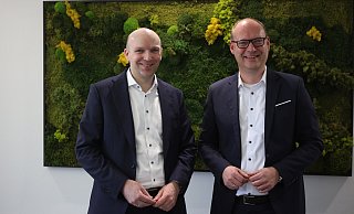 Matthias Paschke (l.) und Markus Krawietz, die beiden Vorstände der Sparkasse Bad Oeynhausen - Porta Westfalica, sind "trotz herausfordenden Umfeldes" mit dem Geschäftsjahr 2023 zufrieden. - Jörg Stuke Matthias Paschke (l.) und Markus Krawietz, die beiden Vorstände der Sparkasse Bad Oeynhausen - Porta Westfalica, sind "trotz herausfordenden Umfeldes" mit dem Geschäftsjahr 2023 zufrieden. - Jörg Stuke