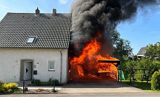 In Hüllhorst am Pfingstsonntag ein Carport gebrannt. - Feuerwehr Hüllhorst In Hüllhorst am Pfingstsonntag ein Carport gebrannt. - Feuerwehr Hüllhorst