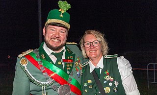 Das neue Königspaar in Paderborn-Sande sind Gregor Böddeker und Michaela Kneuper. - St.-Hubertus-Schützenbruderschaft Das neue Königspaar in Paderborn-Sande sind Gregor Böddeker und Michaela Kneuper. - St.-Hubertus-Schützenbruderschaft