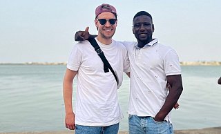 Mitja Schierbaum (l.) und Yatma Wade haben zusammen die senegalesische Metropole Saint-Louis besucht. In Wades Heimatstadt lernte Schierbaum die Familie seines besten Freundes kennen. - Wade Mitja Schierbaum (l.) und Yatma Wade haben zusammen die senegalesische Metropole Saint-Louis besucht. In Wades Heimatstadt lernte Schierbaum die Familie seines besten Freundes kennen. - Wade