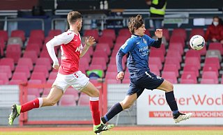 Angriffslust: Christian Will, hier beim 2:0-Sieg bei Fortuna Köln, will in den verbleibenden acht Saisonspielen des SC Wiedenbrück weitere Argumente für eine Vertragsverlängerung beim Regionalligisten vortragen. - Daniel Bremehr Angriffslust: Christian Will, hier beim 2:0-Sieg bei Fortuna Köln, will in den verbleibenden acht Saisonspielen des SC Wiedenbrück weitere Argumente für eine Vertragsverlängerung beim Regionalligisten vortragen. - Daniel Bremehr