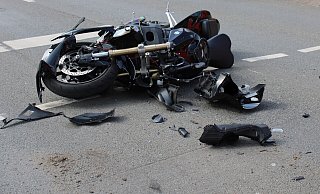 Das Motorrad nahm erheblichen Schaden. - Polizei Minden-Lübbeck Das Motorrad nahm erheblichen Schaden. - Polizei Minden-Lübbeck