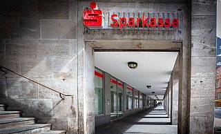 Hier wird offen mit Drogen gehandelt: Die Arkade des Sparkassen-Gebäudes an der Herforder Straße. - Mike-Dennis Mller / www.mdm.photo Hier wird offen mit Drogen gehandelt: Die Arkade des Sparkassen-Gebäudes an der Herforder Straße. - Mike-Dennis Mller / www.mdm.photo