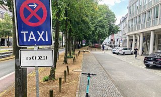 Tote Hose am Niederwall: Ein kompletter Parkstreifen ist hier am Niederwall jetzt für Taxis vorgesehen. - Jens Reichenbach Tote Hose am Niederwall: Ein kompletter Parkstreifen ist hier am Niederwall jetzt für Taxis vorgesehen. - Jens Reichenbach