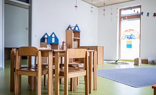 System am Anschlag: Viele Kitas reduzieren bereits ihre Öffnungszeiten, die Gruppen sind zu groß, die Betreuungsschlüssel weit jenseits dessen, was empfohlen wird. Experten warnen vor den Auswirkungen für die nächsten Jahre. - picture alliance / GES/Markus Gilliar System am Anschlag: Viele Kitas reduzieren bereits ihre Öffnungszeiten, die Gruppen sind zu groß, die Betreuungsschlüssel weit jenseits dessen, was empfohlen wird. Experten warnen vor den Auswirkungen für die nächsten Jahre. - picture alliance / GES/Markus Gilliar