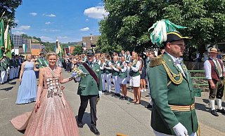 Königin Nadine Husemann und ihr Prinzgemahl Maximilian Knickelmann im Mittelpunkt. - Archivfoto: Katharina Maria Grote Königin Nadine Husemann und ihr Prinzgemahl Maximilian Knickelmann im Mittelpunkt. - Archivfoto: Katharina Maria Grote