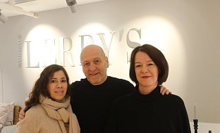 Lerry´s-Chef Thomas Lehrich (Mitte) mit seinen langjärigen Mitarbeiterinnen Montserrat Krüger (l.) und Corinna Giesbrecht. - Claus Frickemeier Lerry´s-Chef Thomas Lehrich (Mitte) mit seinen langjärigen Mitarbeiterinnen Montserrat Krüger (l.) und Corinna Giesbrecht. - Claus Frickemeier
