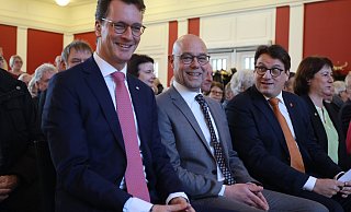 Ministerpräsident Hendrik Wüst (links, mit Jörg Schrader, Oliver Vogt und Bianca Winkelmann) war noch im Januar zu Gast in Bad Oeynhausen. Das war womöglich die letzte politische Veranstaltung in der Wandelhalle. - Jörg Stuke Ministerpräsident Hendrik Wüst (links, mit Jörg Schrader, Oliver Vogt und Bianca Winkelmann) war noch im Januar zu Gast in Bad Oeynhausen. Das war womöglich die letzte politische Veranstaltung in der Wandelhalle. - Jörg Stuke