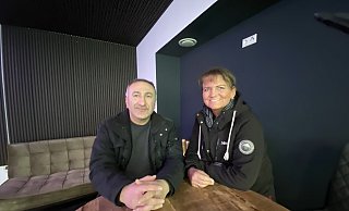 Pächter Bilant Gün und Eigentümerin Karin Gerbaulet freuen sich in der neuen Sportbar auf die ersten Gäste. - Burkhard Hoeltzenbein Pächter Bilant Gün und Eigentümerin Karin Gerbaulet freuen sich in der neuen Sportbar auf die ersten Gäste. - Burkhard Hoeltzenbein
