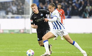 Beim Hinspiel in Berlin wurde Laurin Curda (l.), hier gegen Hertha-Akteur Derry Scherhant, zur Halbzeit eingewechselt. Nun droht der SCP-Verteidiger auszufallen. - picture alliance Beim Hinspiel in Berlin wurde Laurin Curda (l.), hier gegen Hertha-Akteur Derry Scherhant, zur Halbzeit eingewechselt. Nun droht der SCP-Verteidiger auszufallen. - picture alliance