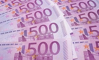 150 gestapelte 500-Euro-Scheine fanden die Drogenfahnder im Kinderzimmerschrank der Familie. - Symbolfoto: Pixabay / Creative Commons 150 gestapelte 500-Euro-Scheine fanden die Drogenfahnder im Kinderzimmerschrank der Familie. - Symbolfoto: Pixabay / Creative Commons