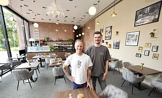 Benni Wabnitz (l.) und Milan Walburg im von ihnen neu gestalteten Café. - Peter Unger Benni Wabnitz (l.) und Milan Walburg im von ihnen neu gestalteten Café. - Peter Unger