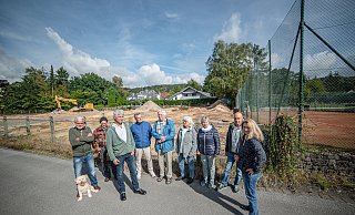 Die Nachbarschaft ist bereits jetzt wegen des Neubauprojekts aufgebracht. Auf den daneben liegenden Tennispplätzen soll nun auch ein Kindergarten entstehen. - Felix Brenneke Die Nachbarschaft ist bereits jetzt wegen des Neubauprojekts aufgebracht. Auf den daneben liegenden Tennispplätzen soll nun auch ein Kindergarten entstehen. - Felix Brenneke