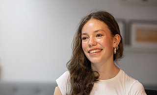 Greta Heinrich (13) stand bereits auf der "The Voice Kids"-Bühne. Jetzt ist sie für den Junior Eurovision Song Contest nominiert - die Abstimmung läuft noch bis Sonntag, 30. Juni. - Oliver Krato Greta Heinrich (13) stand bereits auf der "The Voice Kids"-Bühne. Jetzt ist sie für den Junior Eurovision Song Contest nominiert - die Abstimmung läuft noch bis Sonntag, 30. Juni. - Oliver Krato