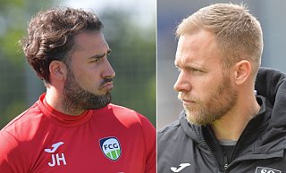 Privat verstehen sich Julian Hesse vom FC Gütersloh (l.) und Daniel Brinkmann (l.), Coach des SC Wiedenbrück gut. Doch im direkten Duell wollen beide gewinnen. - Jens Dünhölter Privat verstehen sich Julian Hesse vom FC Gütersloh (l.) und Daniel Brinkmann (l.), Coach des SC Wiedenbrück gut. Doch im direkten Duell wollen beide gewinnen. - Jens Dünhölter