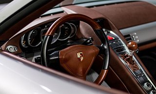 Der Fahrer des Porsche hatte ein Handy am Ohr, als er erkannte, dass ihn Polizisten dabei beobachtet hatten. - Symbolfoto: pixabay / Creative Commons Der Fahrer des Porsche hatte ein Handy am Ohr, als er erkannte, dass ihn Polizisten dabei beobachtet hatten. - Symbolfoto: pixabay / Creative Commons