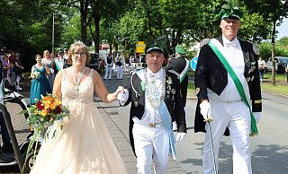 Das neue Königspaar René Käuper und Nicole Hötger überstrahlt das Schützenfest in Salzkotten. - Regina Brucksch Das neue Königspaar René Käuper und Nicole Hötger überstrahlt das Schützenfest in Salzkotten. - Regina Brucksch