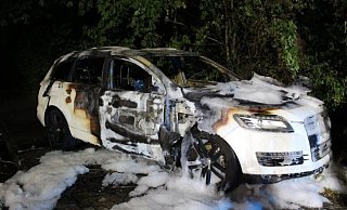 Der Audi Q7 brannte vollständig aus. - Finn Luca Zell Der Audi Q7 brannte vollständig aus. - Finn Luca Zell