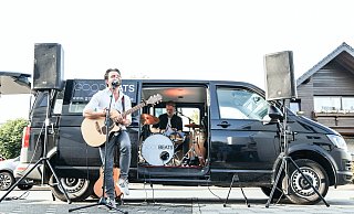 Die Goodbeats waren bereits im vergangenen Jahr auf kleiner Konzerttour - jetzt rollt das Kulturtaxi auch durch den Kreis Höxter. - Maria Hegemann Die Goodbeats waren bereits im vergangenen Jahr auf kleiner Konzerttour - jetzt rollt das Kulturtaxi auch durch den Kreis Höxter. - Maria Hegemann