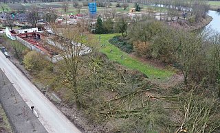 Die Szenerie von oben mit Brandruine Schützenhaus und LGS-Gelände im Hintergrund, wo gebaut wird. - Thomas Kube Die Szenerie von oben mit Brandruine Schützenhaus und LGS-Gelände im Hintergrund, wo gebaut wird. - Thomas Kube