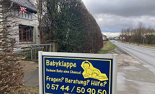 In Hüllhorst gibt es seit Dezember 2000 in einem Wohnhaus an der Hauptstraße ein Babykörbchen. 15 Mal wurde das Angebot in all den Jahren bereits genutzt. - Kirsten Tirre In Hüllhorst gibt es seit Dezember 2000 in einem Wohnhaus an der Hauptstraße ein Babykörbchen. 15 Mal wurde das Angebot in all den Jahren bereits genutzt. - Kirsten Tirre